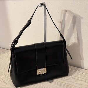 Furla Black Leather Shoulder Bag. In Great condition